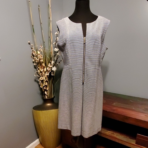 Tommy Hilfiger Dresses & Skirts - Tommy Hilfiger sleeveless striped dress sz 14 NWT